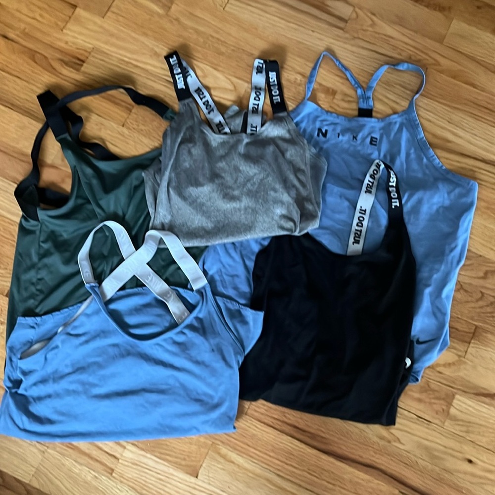 5 women’s Nike tank tops size small